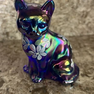 Fenton irisierende Amethyst Karnevalskatze mit Blumenmuster handbemalt & signiert - Bild 1 von 7