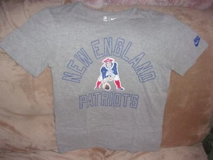 NEW ENGLAND PATRIOTS THE NIKE TEE OLD RETRO LOGO SIZE M (19" P2P) - Bild 1 von 2