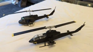 Corgi UNSUNG HEROES/VIETNAM AH-1G Bell Cobra & UH-1E Iroquois Gunships USMC 1/48 - Picture 1 of 23
