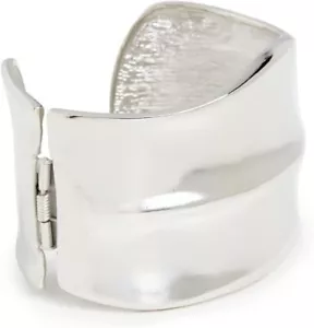 KENNETH JAY LANE, BRACCIALE CON CERNIERA IN ARGENTO SATINATO SCOLPITO - Foto 1 di 3