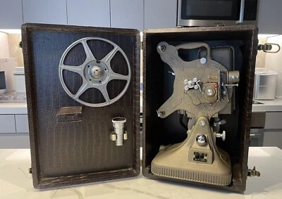Projetor de Filme KEYSTONE Modelo K-160 16mm 1949 Cabo de Alimentação Automático com Estojo 750 W - Imagem 1 de 4