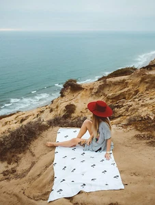 Large Beach Towel Microfiber & Oversized -73"X36" | Beach Towel. Quick Dry. Best - Picture 1 of 10