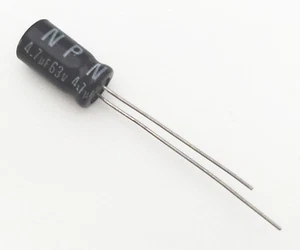 Condensatore Elettrolitico 4,7uF 63V -40/+85°C Bipolare Radiale 7x11mm Jamicon - Picture 1 of 1