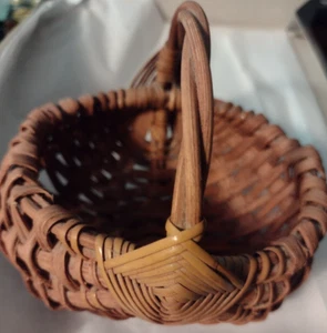 Small Rustic Buttocks Basket - Picture 1 of 5