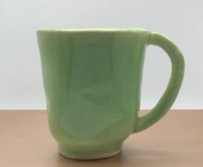 "Taza de gres verde hoja Vietri Forma, Italia, 4 1/8""" Foto 1 de 4