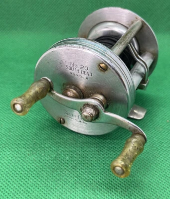 VINTAGE NO 20 SOUTH BEND BAITCASTING REEL - Image 1 of 4