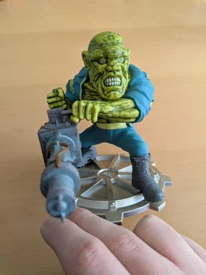 Fallout 3 Fawkes Statue (With Box) Loot Crate: Screenshots Exclusive - Image 1 of 4