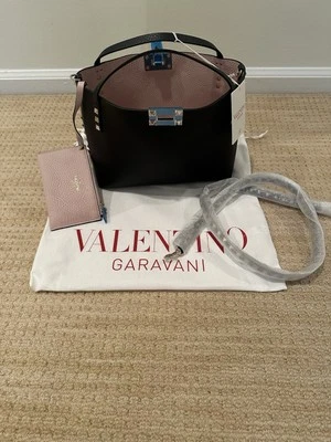 Bolso de Mano Pequeño Valentino Garavani Negro Rockstud Piel de Becerro - Interior Rosa Claro  Foto 1 de 4