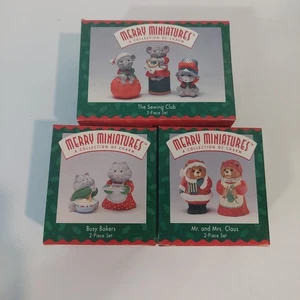 Hallmark Merry Miniatures 1996 The Sewing Club Busy Bakers Mr & Mrs Claus Sets - Bild 1 von 8