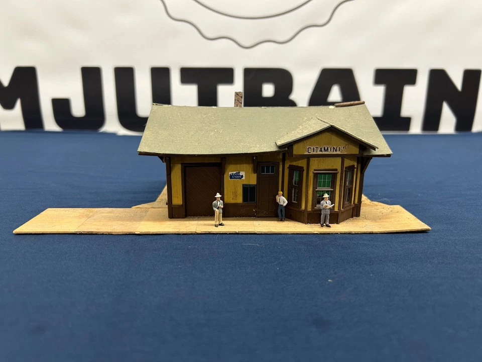 Unbranded HO Wood Passenger Station Building Yellow - Image 1 of 4