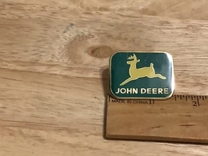 Pin de solapa con logotipo de tractor John Deere - Imagen 1 de 2