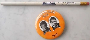 Bill Clinton Gore 1992 Campaña Presidencial Botón y Lápiz Político - Imagen 1 de 2