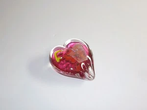 Pisapapeles de vidrio artístico multicolor en forma de corazón Dehanna Jones firmado 2004 - Imagen 1 de 8