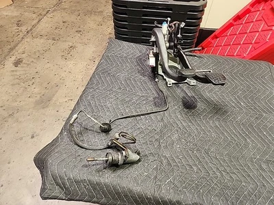 OEM BMW E39 5 Series Manual Pedal Box Assembly Brake Clutch Master Line Slave - Image 1 of 4