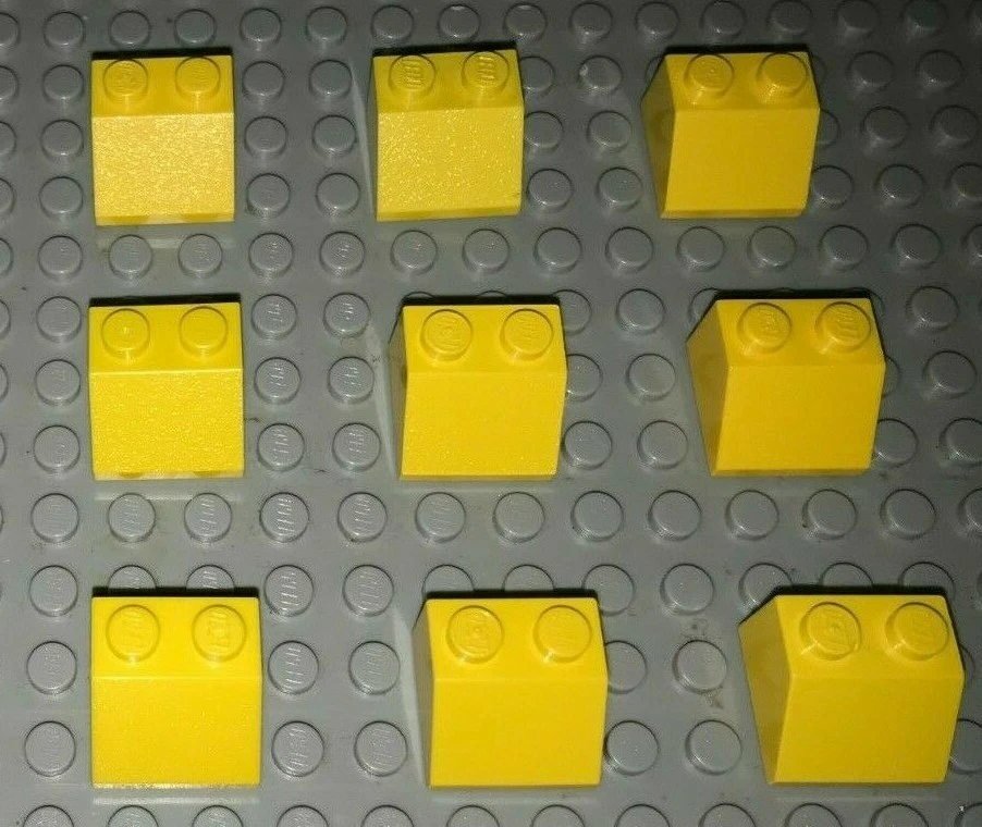 LEGO Schrägstein 9 Stück 3039 gelb 2x2 Hausbau Stadt Zubehör System City Ninjago - Bild 1 von 1