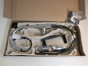 Delta Essa Single Handle Pull Down Spray Kitchen Faucet Chrome 1.8 gpm 9113-DST - Picture 1 of 10