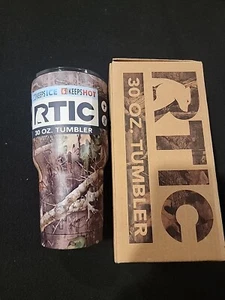 RTIC 30 Unzen Becher mit Deckel Camo Camouflage Edelstahl Neu im Karton - Bild 1 von 4