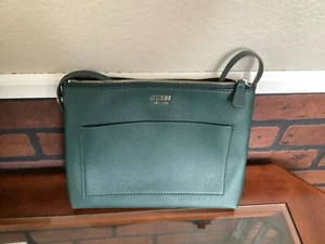 Guess Kelly Verde Pequeño Cremallera Top Monedero Borde Dorado Usado en Excelente Condición - Imagen 1 de 6