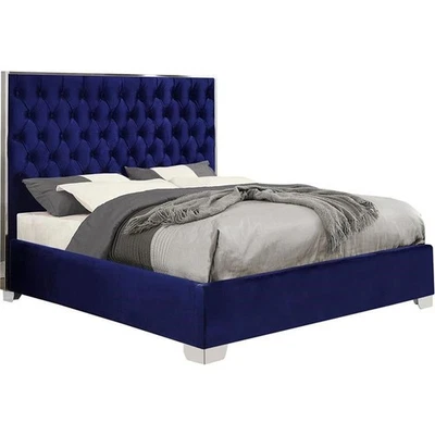 Cama Queen Meridian Furniture Lexi Madera Maciza y Terciopelo en Azul Marino Foto 1 de 4