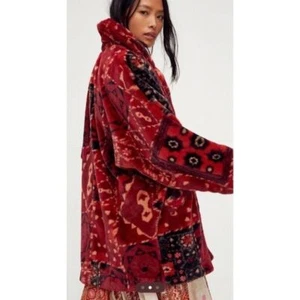 Nuevo con etiquetas Chaqueta Abrigo Free People Patchwork Piel de Cocoon Gran Tamaño Rojo Talla Pequeña - Imagen 1 de 24