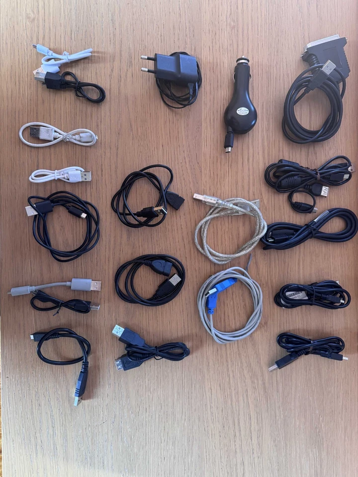 Stock cavi USB tipo B, mini, micro, prolunghe, da auto, paralleli, alimentatore - Immagine 1 di 1