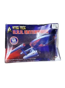 (2003) NEW Polar Lights Star Trek U.S.S. ENTERPRISE NCC-1701 Skill 2 Model Kit - Picture 1 of 5