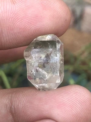 11.50 CT Petroleum Quartz Crystal – UV Reactive – 18x12x6 mm – Rare Gem - Image 1 of 4