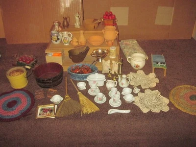 Accesorios para casa de muñecas para una casa de muñecas grande, incluye algunas piezas muy antiguas. Foto 1 de 4