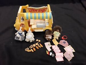 SYLVANIAN FAMILIES BOXED HOT DOG VAN WITH HEDGEHOGS AND DOG FOGURES free postage