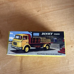 Atlas Dinky Toys 588 Plateau Brasseur Berliet GAK Camion - Brewery Truck - Picture 1 of 2