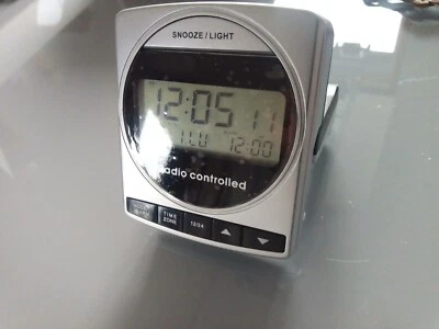 REISEWECKER digital mini 87x65x18mm federleicht mit Bügel Zeit+Datum für 2xAAA - Bild 1 von 4