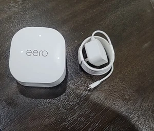 eero 6+ plus 1 pack 2402 Mbps 2 Port 574 Mbps Wireless Router - R010211 **NEW** - Picture 1 of 3