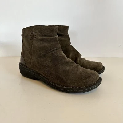 Botas de tornozelo Clarks Avington marrom camurça cisne 7W conforto desleixado - Imagem 1 de 4