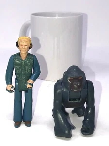 Fisher-Price Vintage 1975 Adventure People Safari Gorilla Ape and Rescue Pilot - Picture 1 of 3