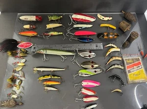 Lot Of 43 Vintage Fishing Lures Crankbaits Spoons, Spinners, Flatfish, T. Water - Picture 1 of 15