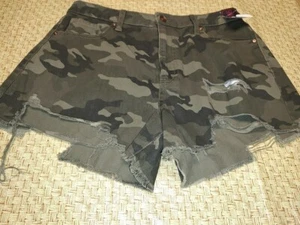 NWT No Boundaries High Rise Green Camo Destructed Mom Shorts Junior 11 - Picture 1 of 2