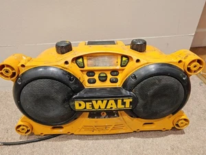 DeWalt DC011 tragbares strapazierfähiges Baustellenradio *Beschreibung lesen* - Bild 1 von 11