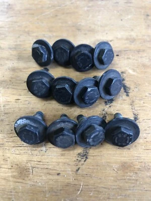 Parafusos de para-lama dianteiro BMW 535i 2012 - Imagem 1 de 2