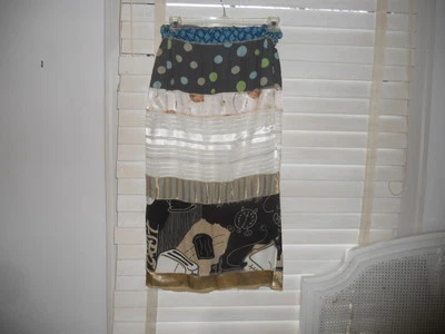 Nada coincide ~ Arte de usar ~ Falda de escritura francesa ~ 1 Foto 1 de 4