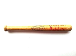 Mini murciélago de madera vintage de los años 60 de Kansas City Athletics Louisville Slugger - Imagen 1 de 5