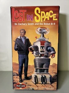 Lost in Space Dr. Zachary Smith and the Robot B-9 Polar Lights 5019 - Picture 1 of 9