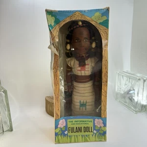 Bambola Fulani vintage 1986 18” bambola tribale internazionale scatola e libretto Africa occidentale - Foto 1 di 20