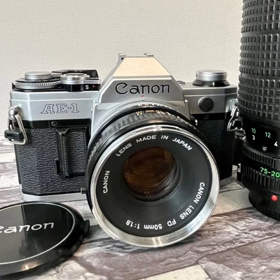 Canon AE-1 fotocamera reflex pellicola 35 mm con obiettivo Canon FD 50 mm F1.8 + FD 75-200 mm! - Immagine 1 di 4