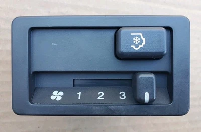 1999/04 LAND ROVER DISCOVERY 2 REAR SECOND ROW A/C CONTROL SWITCH OEM - Image 1 of 4