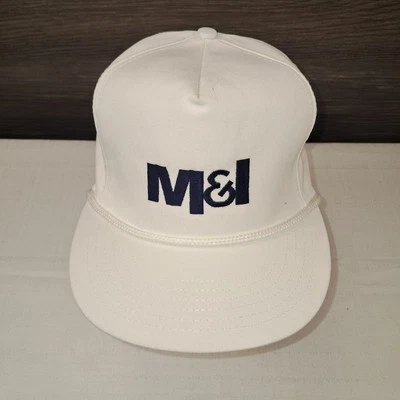 Gorra de béisbol M&I Bank con correa ajustable de cuero y banda para sudar - con cuerda Foto 1 de 4