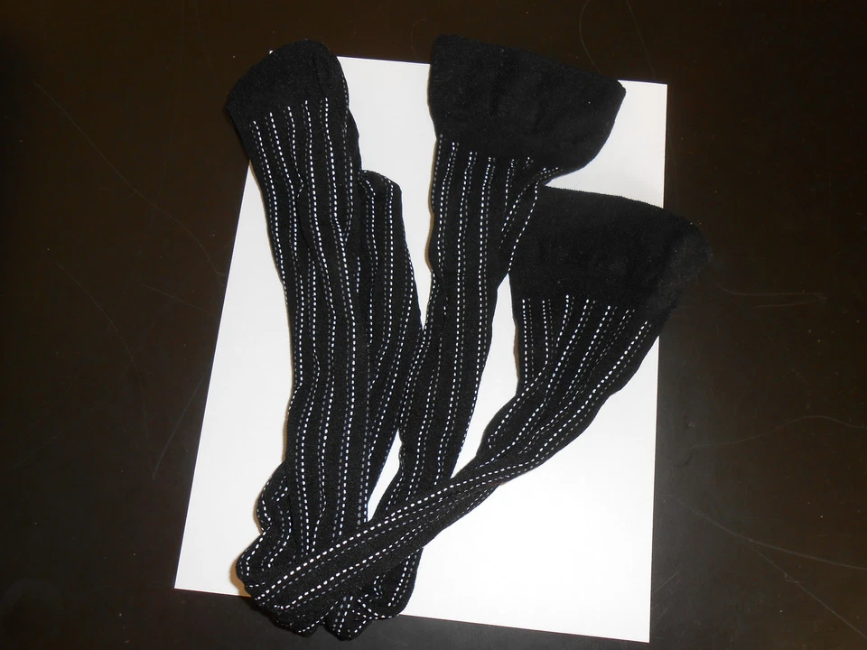 MEDIAS HASTA EL MUSLO--NEGRAS CON RAYAS FORRADAS BLANCAS Foto 1 de 1