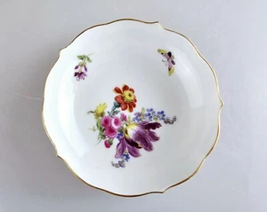 MEISSEN PORCELAIN HAND PAINTED FLOWER & INSECTS SAUCER DEMITASSE 1815 - Picture 1 of 2