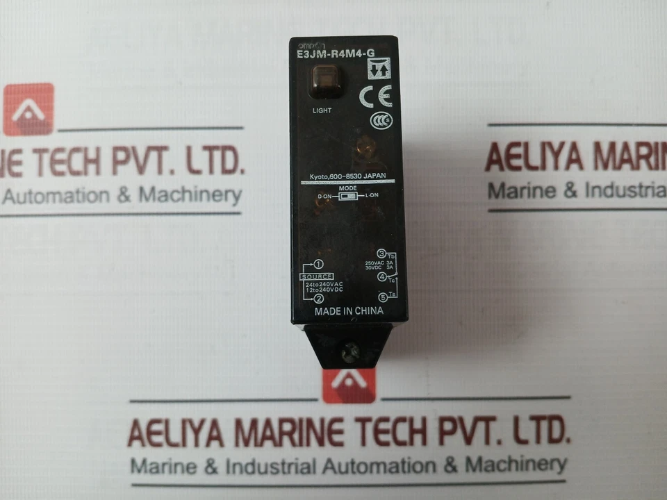 OMRON E3JM-R4M4-G Photoelectric Sensor 250VAC 3A 24 to 240 VAC - Image 1 of 4