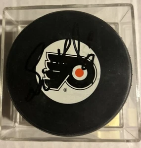 Scottie Upshall Hand Signed Autograph Auto Philadelphia Flyers Puck With Cube - Picture 1 of 2