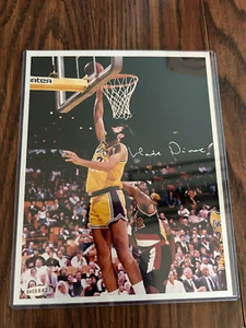FOTO AUTOGRAFIADA VLADE DIVAC - LOS ANGELES LAKERS 8 X 10 con C.O.A. DEC SUPERIOR - Imagen 1 de 2